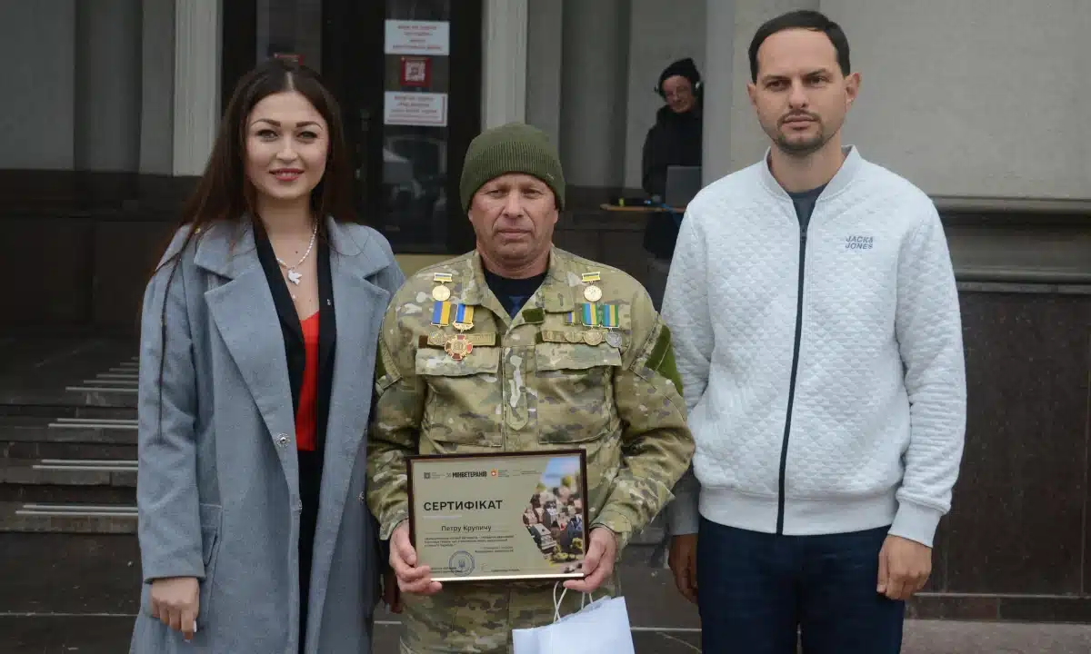 Ветерани на Рівненщині отримали сертифікати на житло від держави