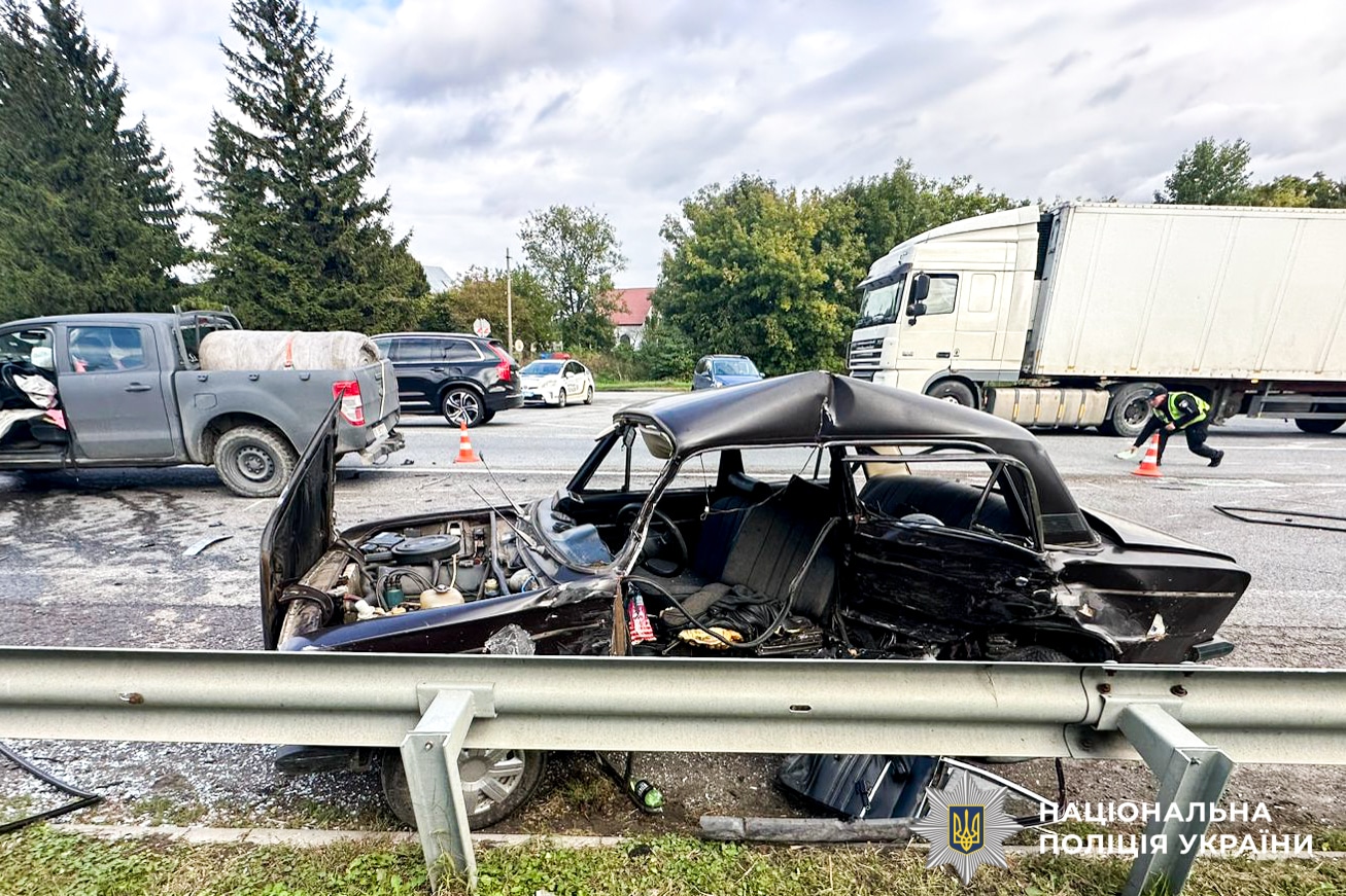 Смертельна аварія на Дубенщині: 76-річний водій загинув, його дружина у реанімації