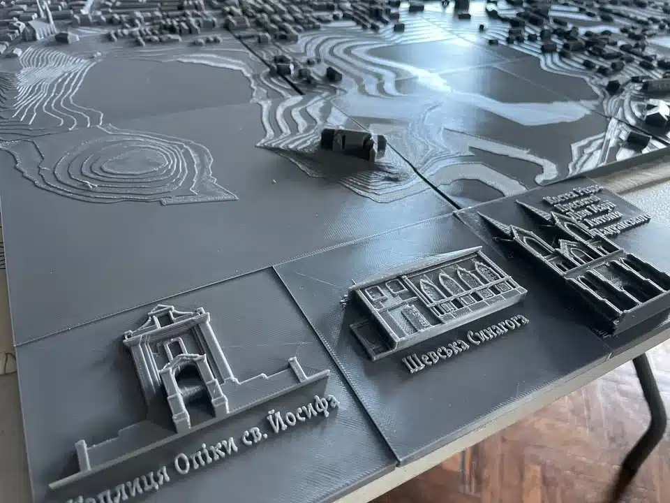 Тактильна карта Рівного. Рельєфні елементи.