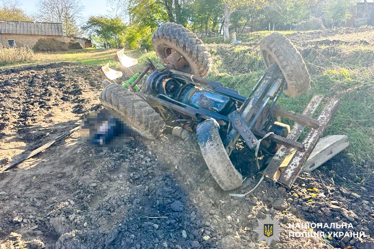 На Млинівщині внаслідок перекидання трактора загинув 74-річний чоловік На Млинівщині внаслідок перекидання трактора загинув 74-річний чоловік