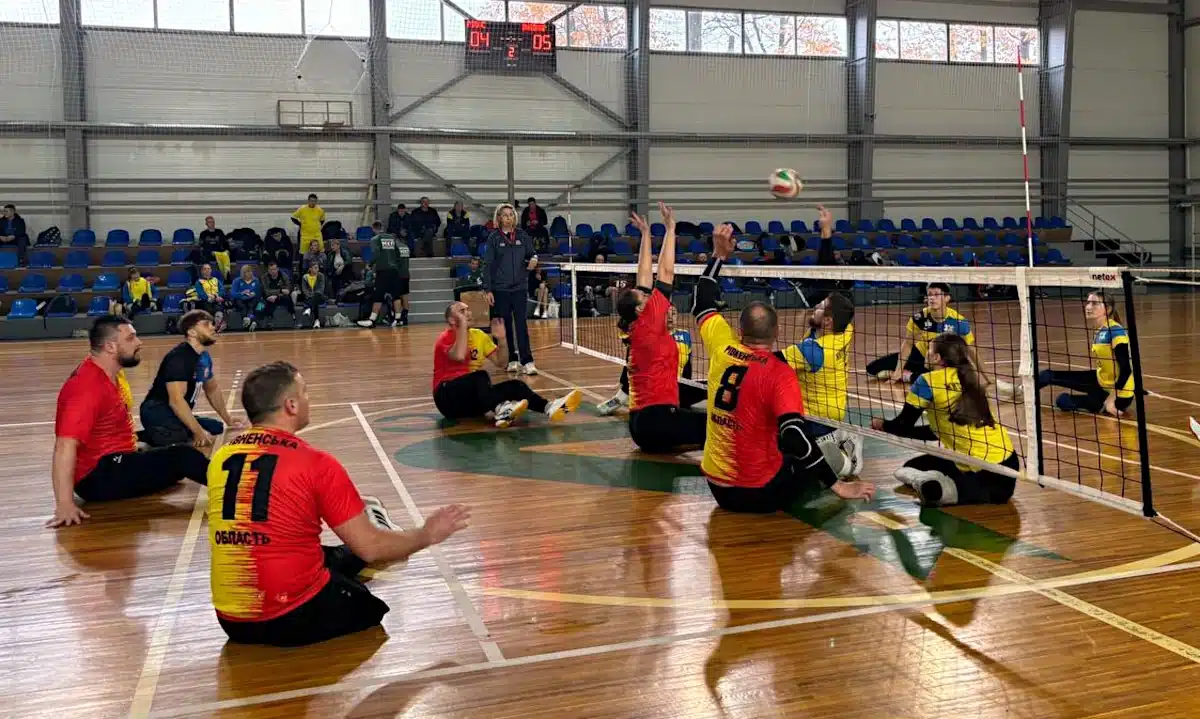 Рівненщина вперше стала чемпіоном України з волейболу сидячи Команда Рівненщини з волейболу сидячи грає на чемпіонаті України.