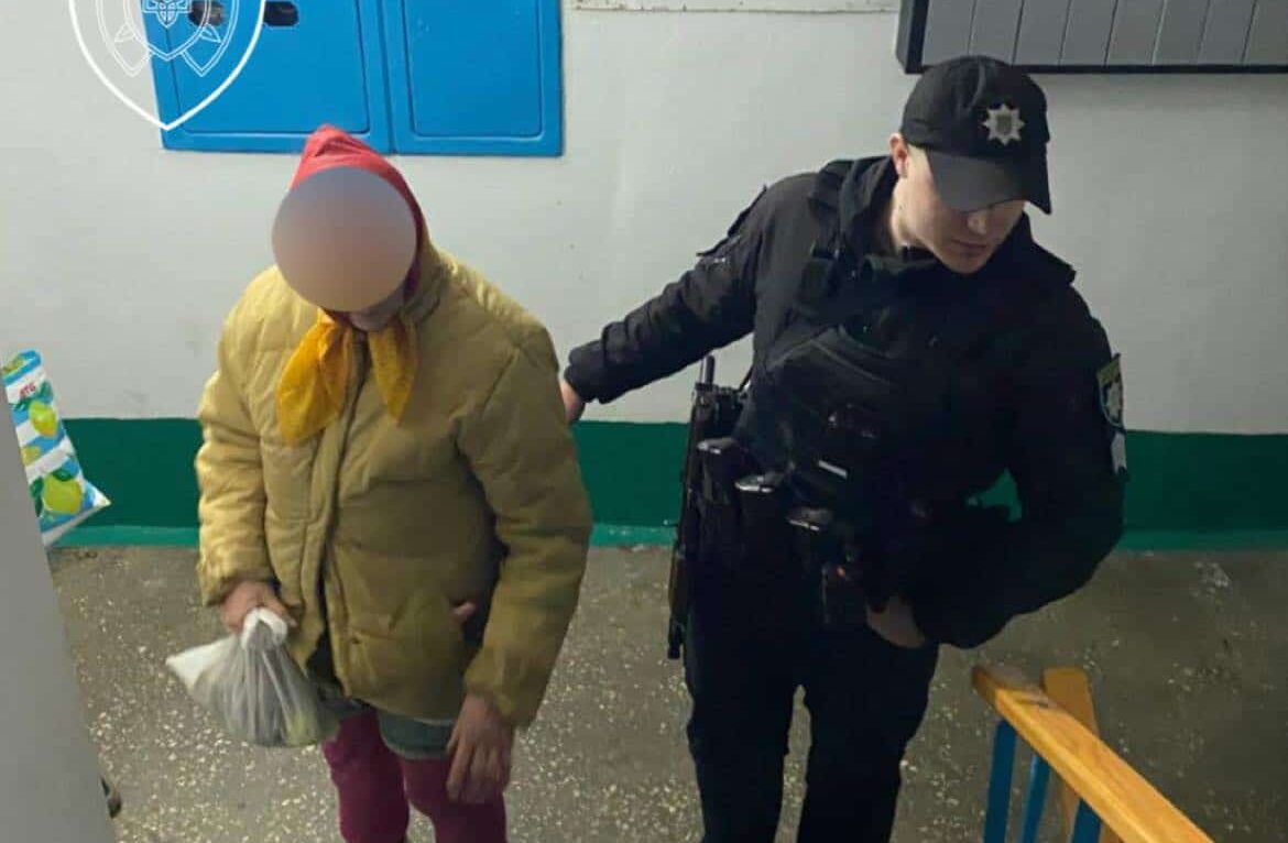 У Рівному поліцейські допомогли жінці, яка втратила пам’ять, повернутися додому У Рівному поліцейські допомогли жінці, яка втратила пам’ять, повернутися додому