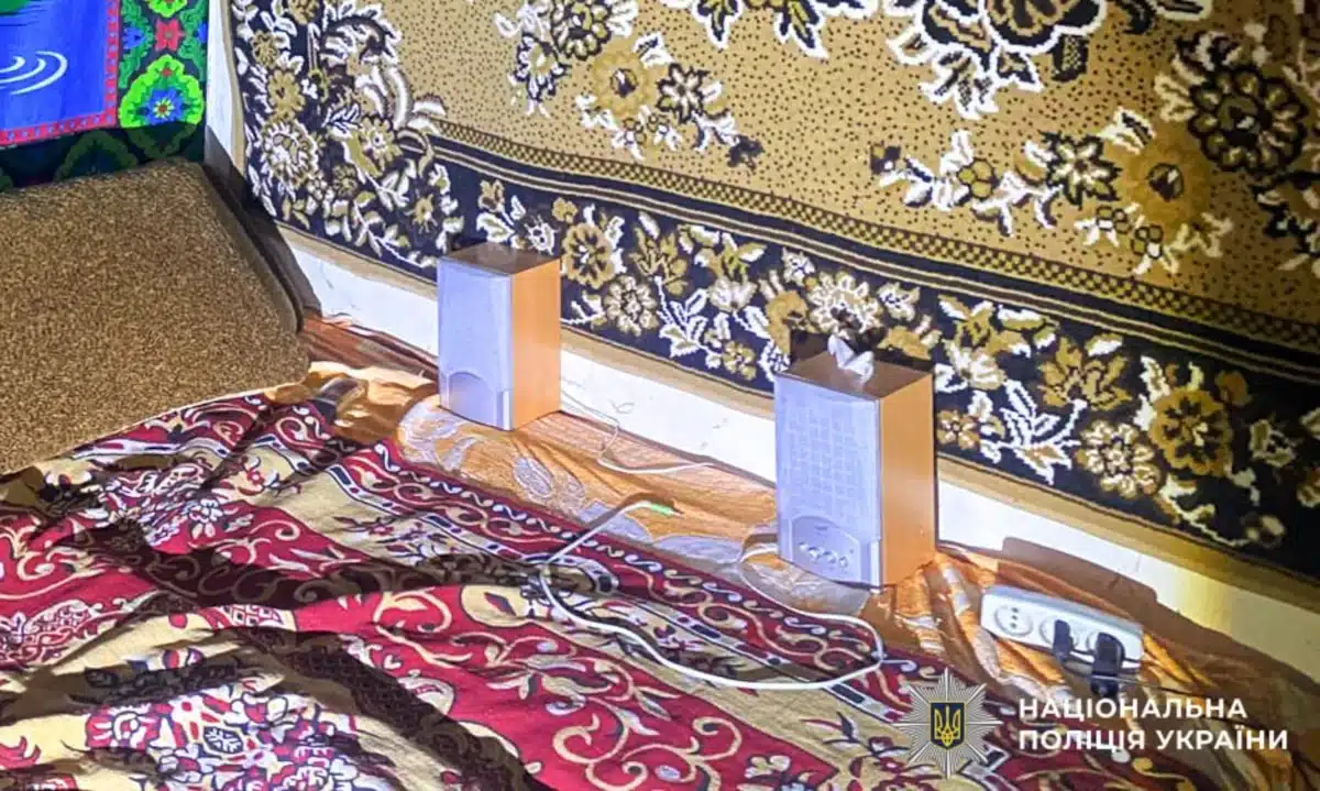 Чоловік викрав ноутбук. На місці залишилися одні колонки.