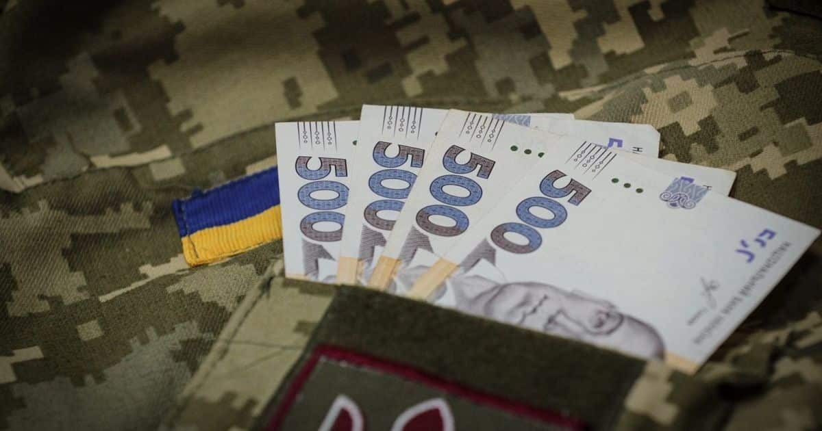 Звільнені з полону військові отримуватимуть по 50 тисяч гривень щомісяця