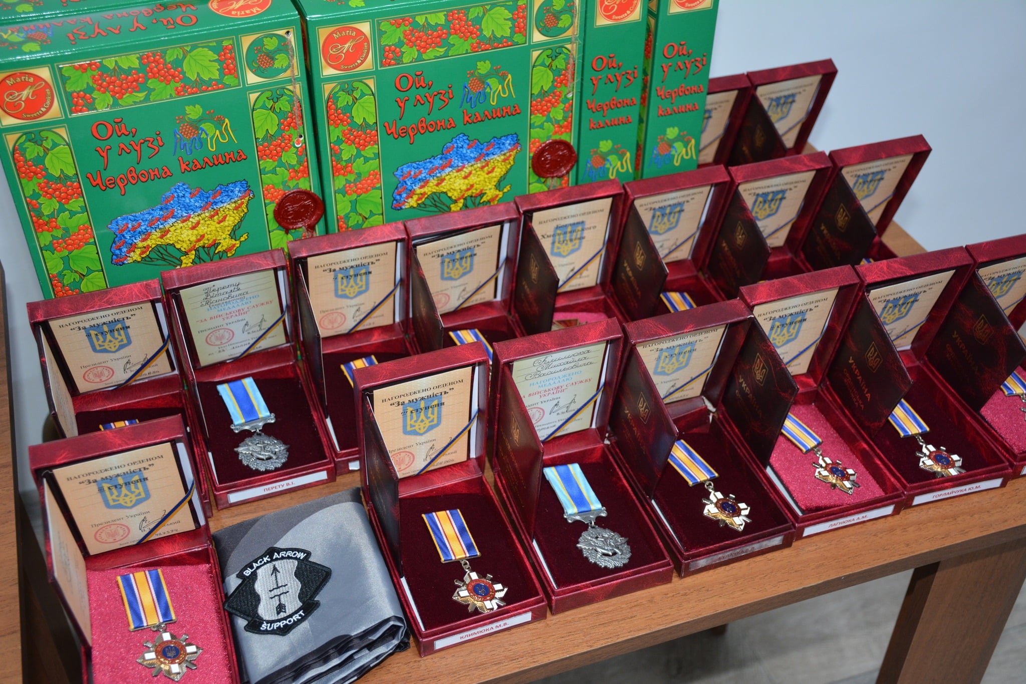 У Дубенській громаді вручили нагороди родинам 16-и полеглих Героїв нагороди за мужність дубеньским полеглим воїнам