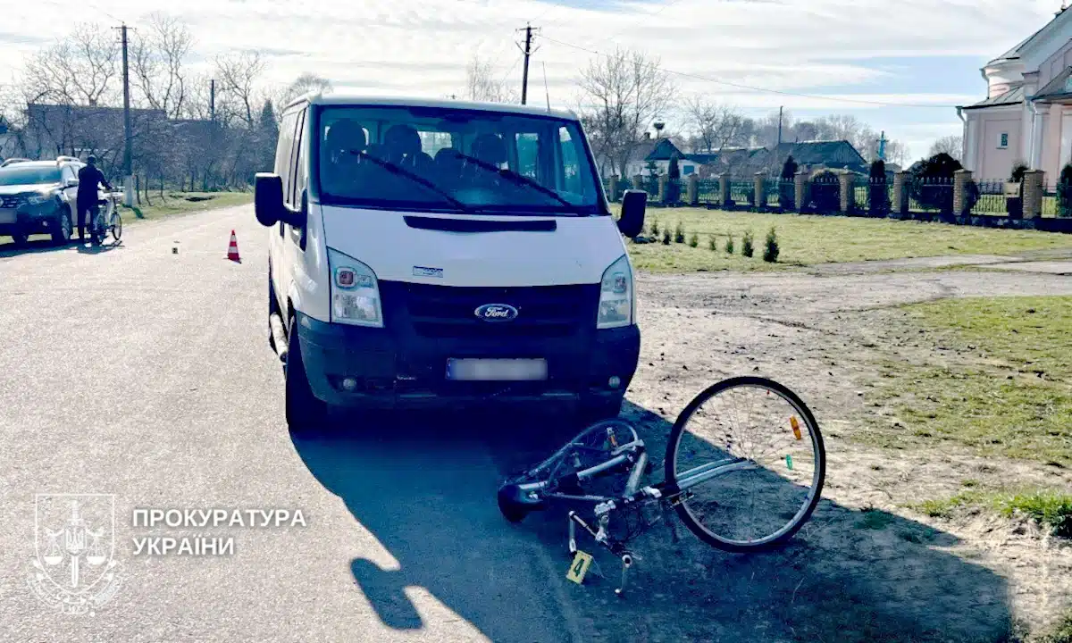 Перед судом постане водій, який на Кореччині збив велосипедистку Місце ДТП, в якій водій збив велосипедистку в селі Даничів.