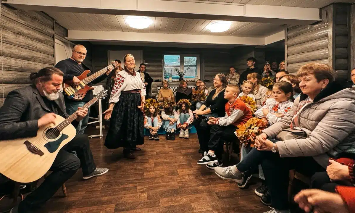 «Жовтень акустичний» у Рівненському центрі народної творчості. Жива музика, етнотрадиції та український дух
