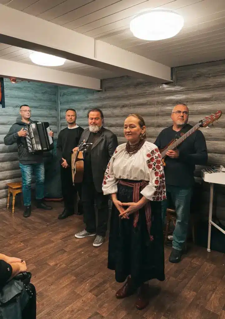 zhovten-akustychnyj-06