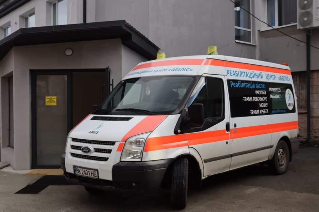 автомобіль реабілітаційного центру Абіліс