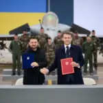 Україна та Франція підписали декларацію про наміри щодо придбання 100 літаків Rafale Володимир Зеленський та Емманюель Макрон підписали документ.