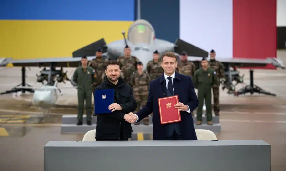 Україна та Франція підписали декларацію про наміри щодо придбання 100 літаків Rafale Володимир Зеленський та Емманюель Макрон підписали документ.