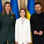 Олександра Данилюк під час нагородження з Президентом України і Першою Леді.