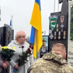 Відвідують могилу Павла Карпюка.