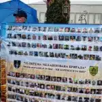 У Корці провели мирну акцію на підтримку військовополонених та зниклих безвісти захисників Мирна акція на центральній площі Корця.