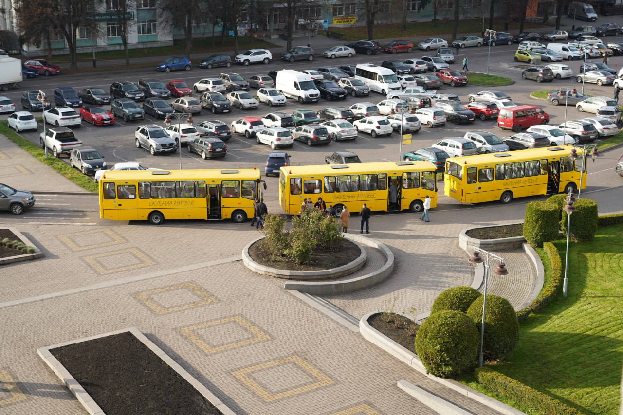 Рівненщина отримала ще три шкільні автобуси для дітей з особливими потребами 3 автобуси для Рівненщини.