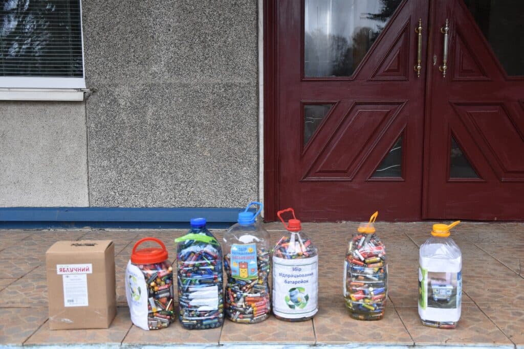 40 кг батарейок 