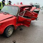 Подружжя пенсіонерів загинуло в ДТП на Рівненщині Понівечений ВАЗ, у якому загинуло подружжя.