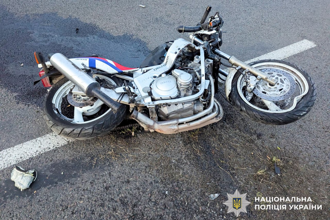 На Рівненщині мотоцикл врізався в мікроавтобус: двоє постраждалих Мотоцикл який потравив в ДТП