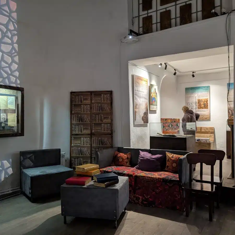 Побутові речі на виставці «Острозькі татари».