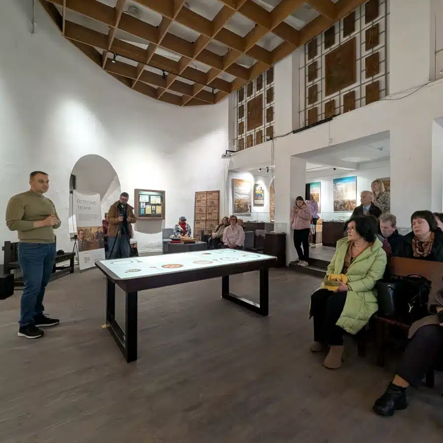 Під час відкриття виставки «Острозькі татари».