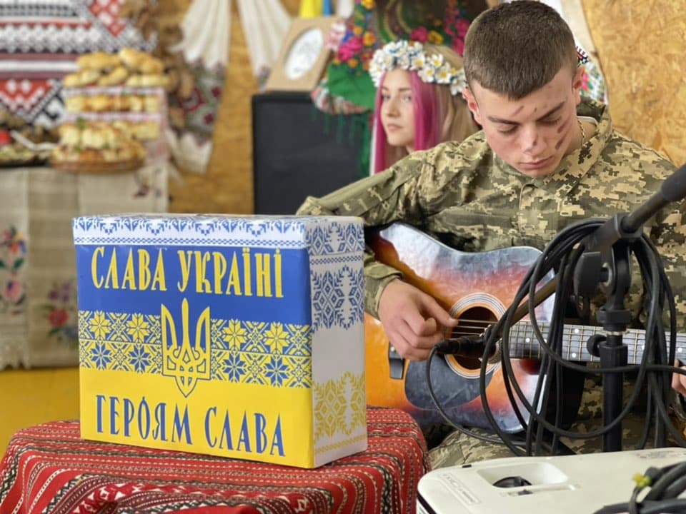 Фестиваль борщу у Березному. Скринька для донатів на ЗСУ.