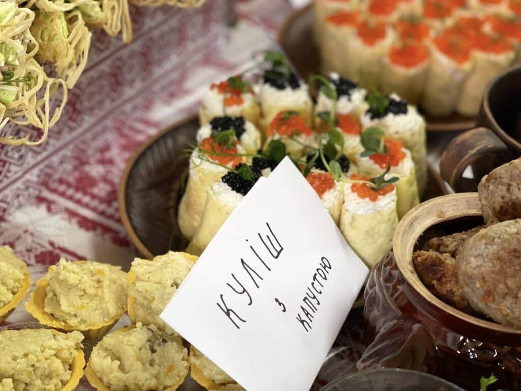 Смаколики на фестивалі.