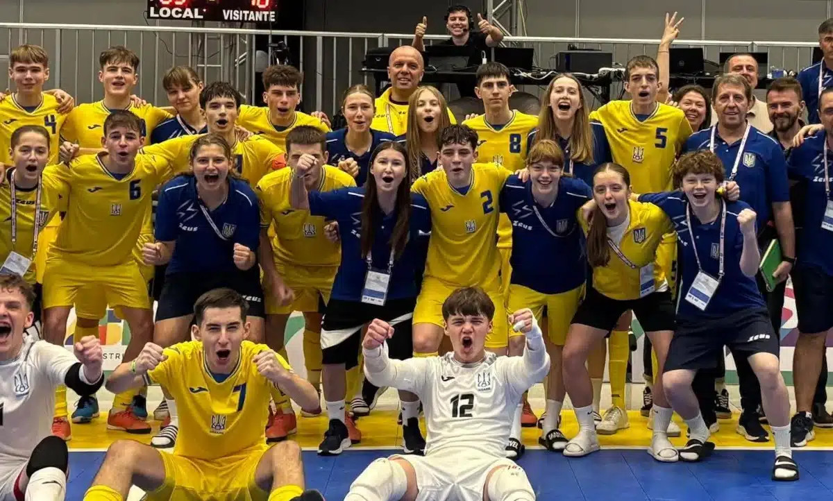 Учень ліцею №1 та гравець «Кардинал-Авангард» Артем Малиновський виборов срібло на Чемпіонаті світу U18 з футзалу в Бразилії Українська збірна на Чемпіонаті світу U18 з футзалу в Бразилії.