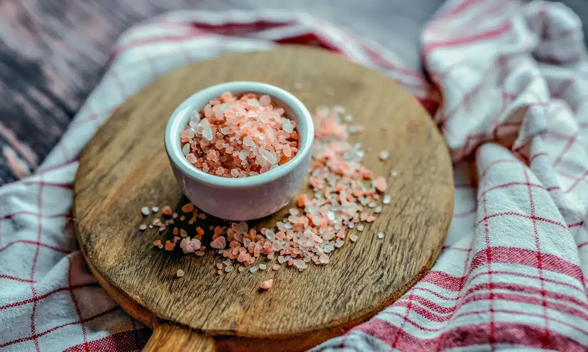 Сіль у раціоні: 5 міфів, які шкодять вашому серцю Гімалайська сіль.