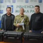Дрони прикордоннику передає сільський голова Городка.