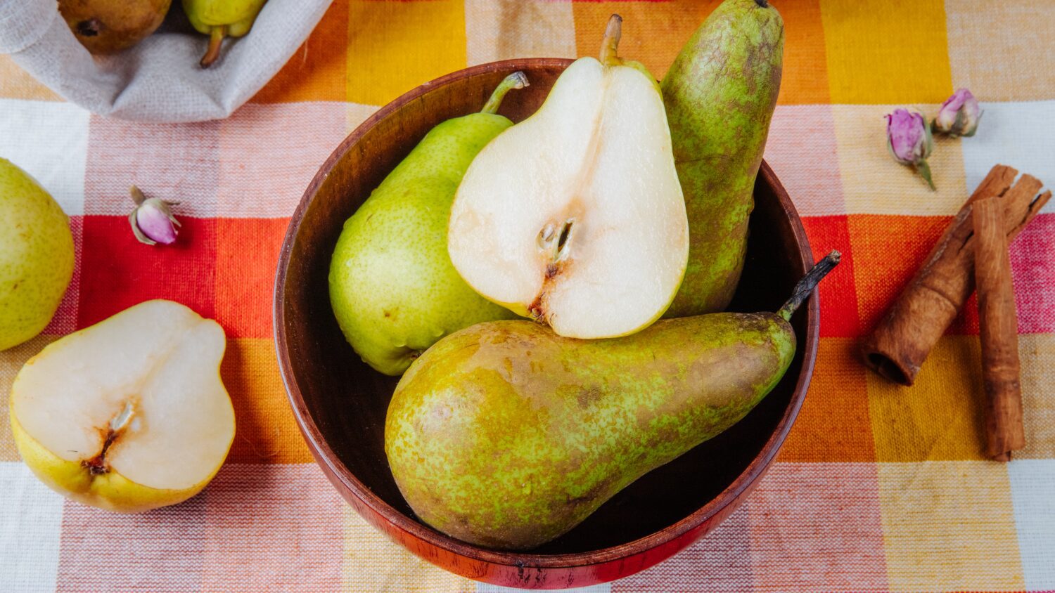 Груші – один із найкорисніших фруктів: чому варто їсти їх щодня