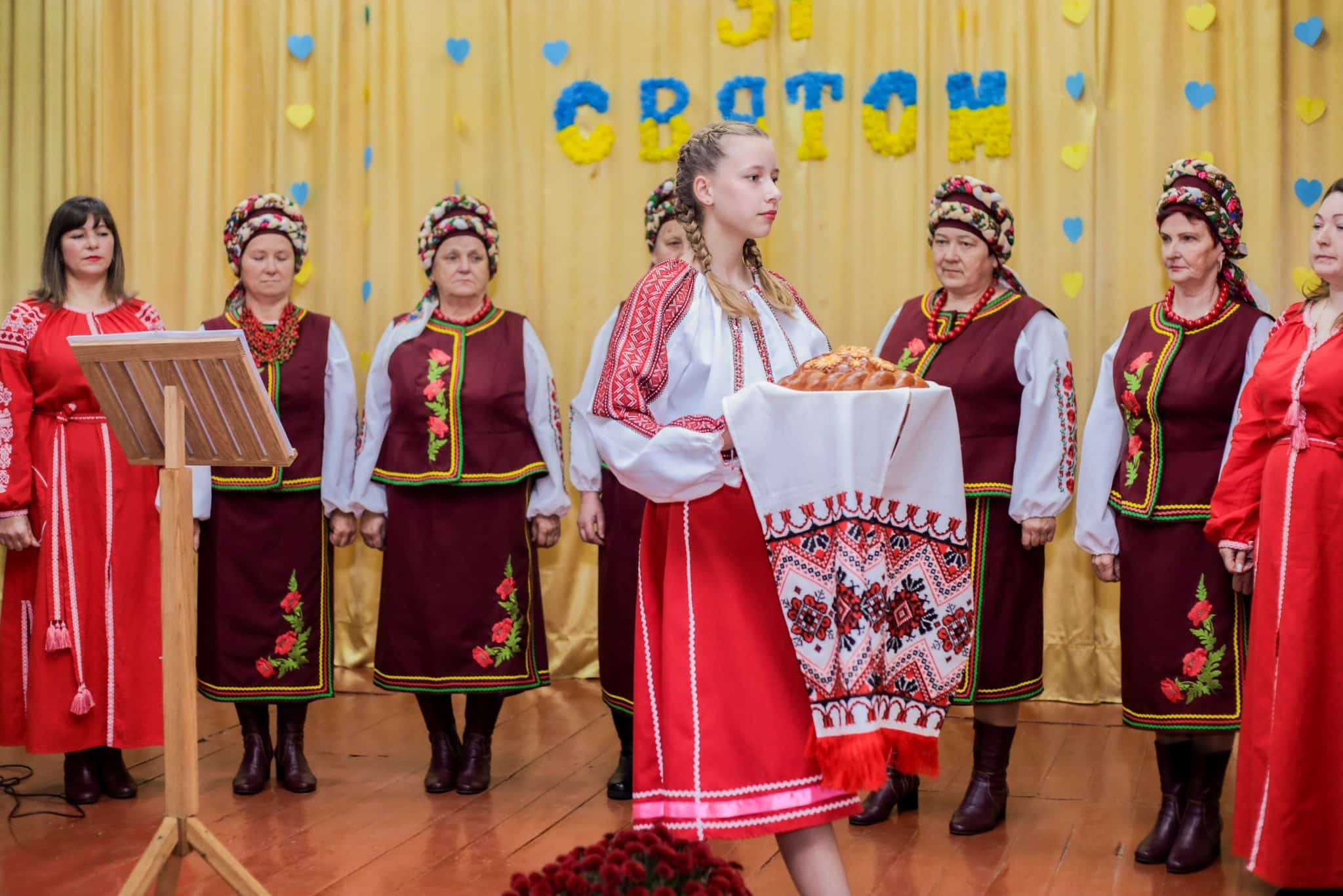 Виступ жінок на ярмарку