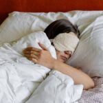 В який час доби краще прокидатися, щоб жити довше Дівчина спить