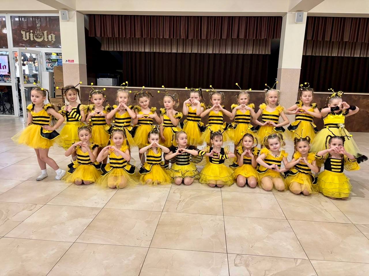 Костопільські танцівники здобули перемоги на фестивалі «DIAMOND FESTIVAL» у Рівному Костопільські колективи «Бджілка»