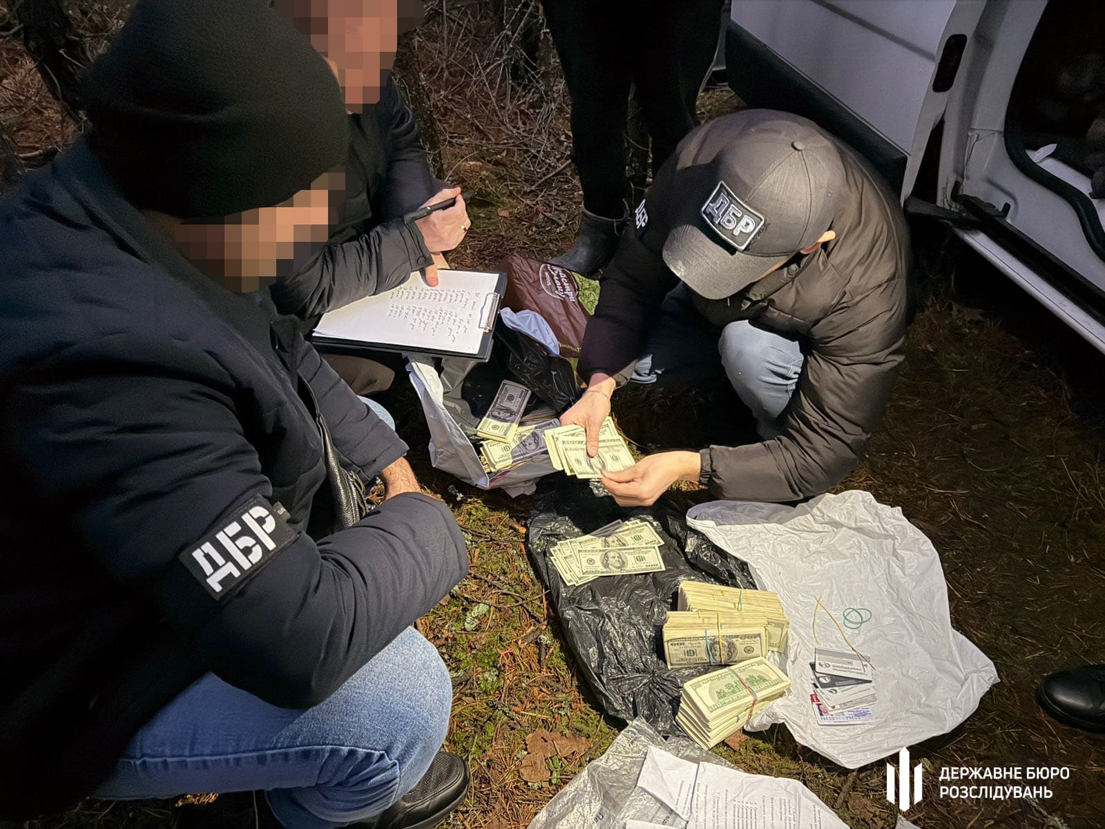 У лісах Рівненщини переховувався правоохоронець, який вкрав 13 мільйонів гривень Вкрав 13 млн гривень та переховувався у лісі.