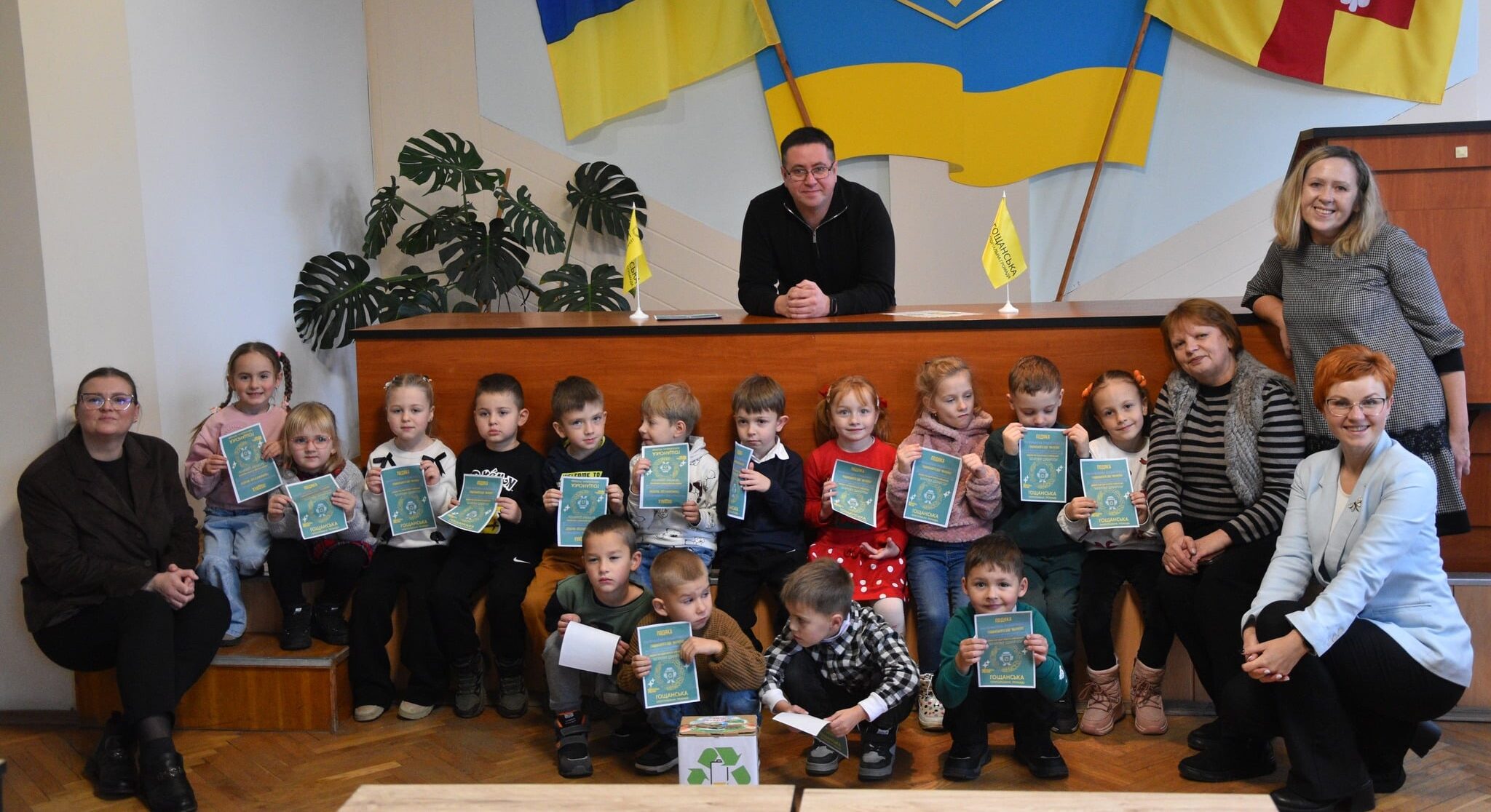 маленькі екоактивісти у залі засідань Гощанської селищної ради