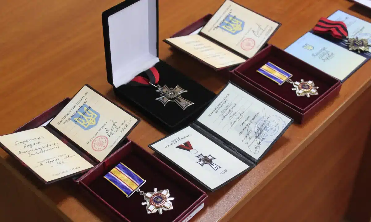 Посмертні нагороди.