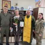 Вручення нагороди матері військовослужбовця