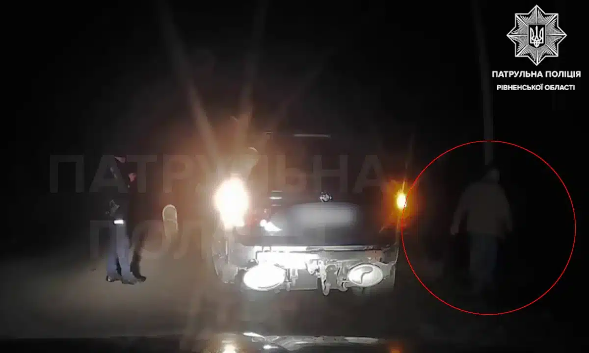 Зупинка патрульними, під час якої водій намагався втекти.