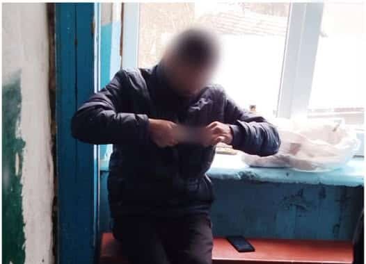 На Дубенщині чоловік добровільно здав поліції речовину, схожу на наркотичну чоловік добровільно здав поліції речовину, схожу на наркотичну