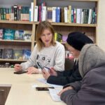 У Костополі в бібліотеці навчають цифрових навичок для щоденного користування Навчають користуватись цифровими послугами