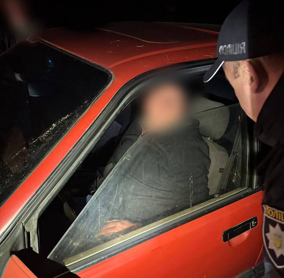 Водій пропонував патрульним хабар, щоб уникнути відповідальності Водій пропонував патрульним хабар, щоб уникнути відповідальності