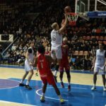 Друга зустріч у сезоні й друга поразка БК «Рівне»-ОШВСМ від «Ніко-Баскета» Гравці БК «Рівне»-ОШВСМ під час матчу проти «Ніко-Баскета» у Суперлізі