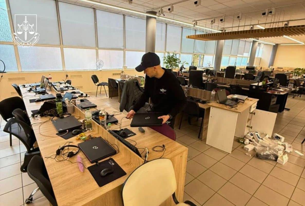 Ліквідували мережу з 14 шахрайських кол-центрів, що діяли й на Рівненщині Прокурори Офісу Генерального прокурора викрили та припинили діяльність 14 шахрайських call-центрів