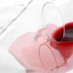 Як відіпрати складні плями: поради для жиру, крові, чаю та косметики Плями на одязі