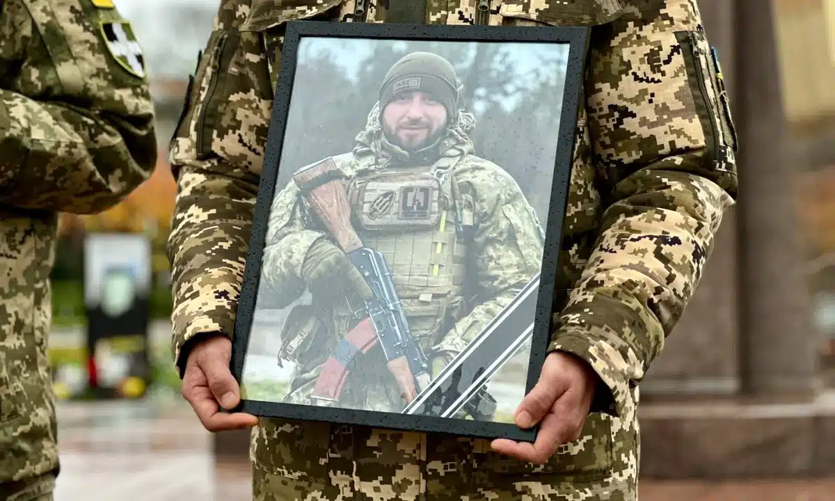 У Рівному 4 листопада віддали шану полеглому захиснику Богдану Олешку Портрет Богдана Олешка.