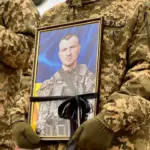 Останню шану у Рівному віддали захиснику Ігорю Королю Портрет Ігоря Короля.