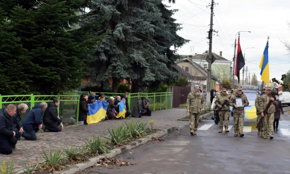 У Здолбунові провели в останню путь захисника Олександра Бабака Олександра Бабака проводжають на вічний спочинок у Здолбунові.
