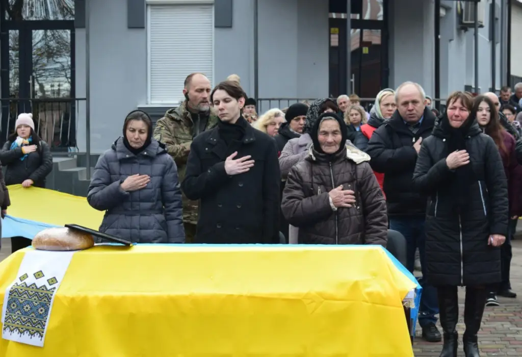 У Здолбунові проводжають в останню путь Олександра Бабака.