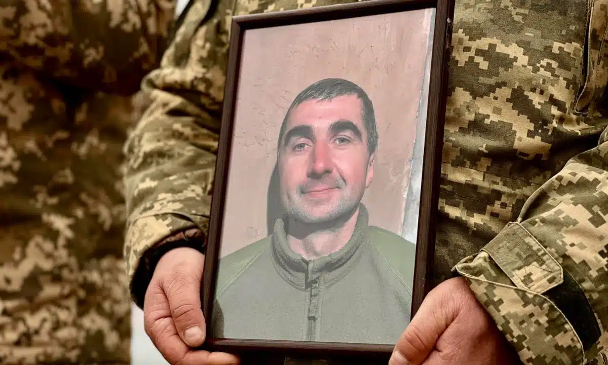 На вічний спочинок у Рівному провели захисника Романа Рудюка Портрет Романа Рудюка.