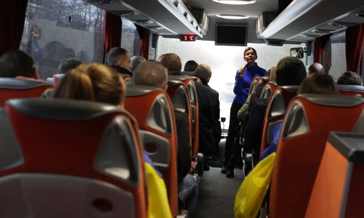 Україна повернула з Білорусі 31 цивільного громадянина Повернені з білорусі громадяни України в автобусі.